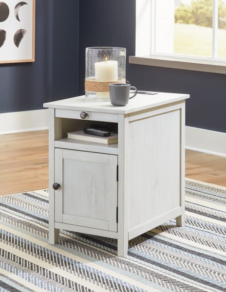 Treytown Chairside End Table in Whitewashed