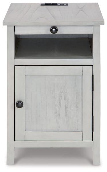 Treytown Chairside End Table in Whitewashed