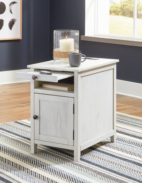 Treytown Chairside End Table in Whitewashed