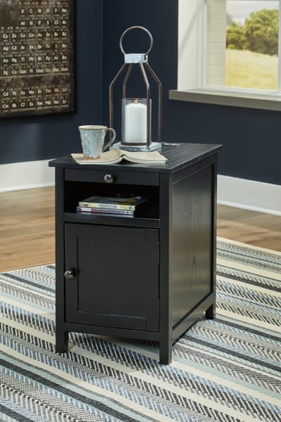 Treytown Chairside End Table in Black
