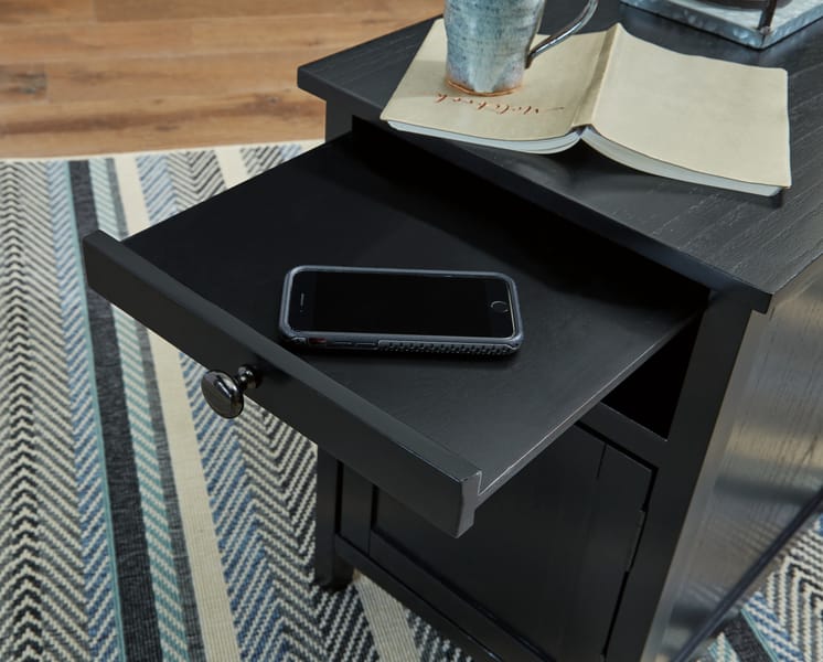 Treytown Chairside End Table in Black